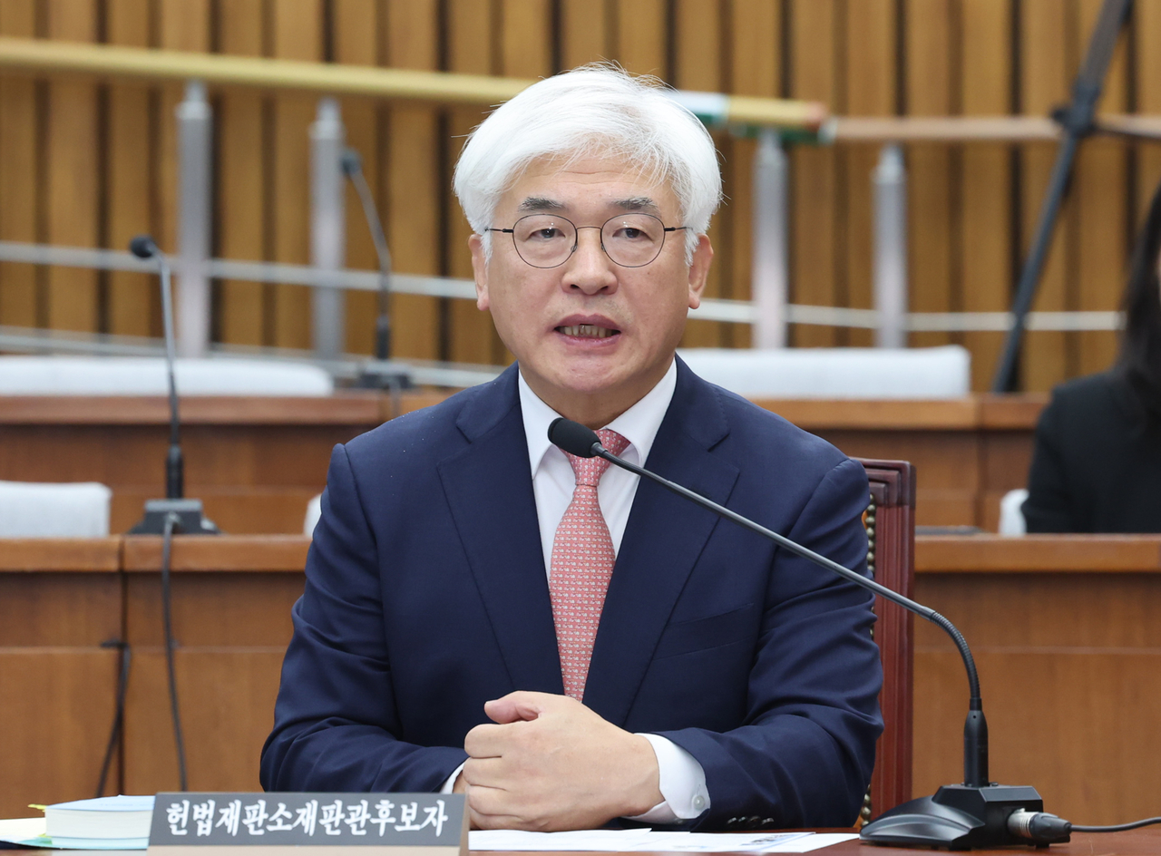 Seoul Central District Court Justice and Constitutional Court Justice nominee Ma Eun-hyuk speaks during a parliamentary hearing at the National Assembly in western Seoul on Monday. Yonhap