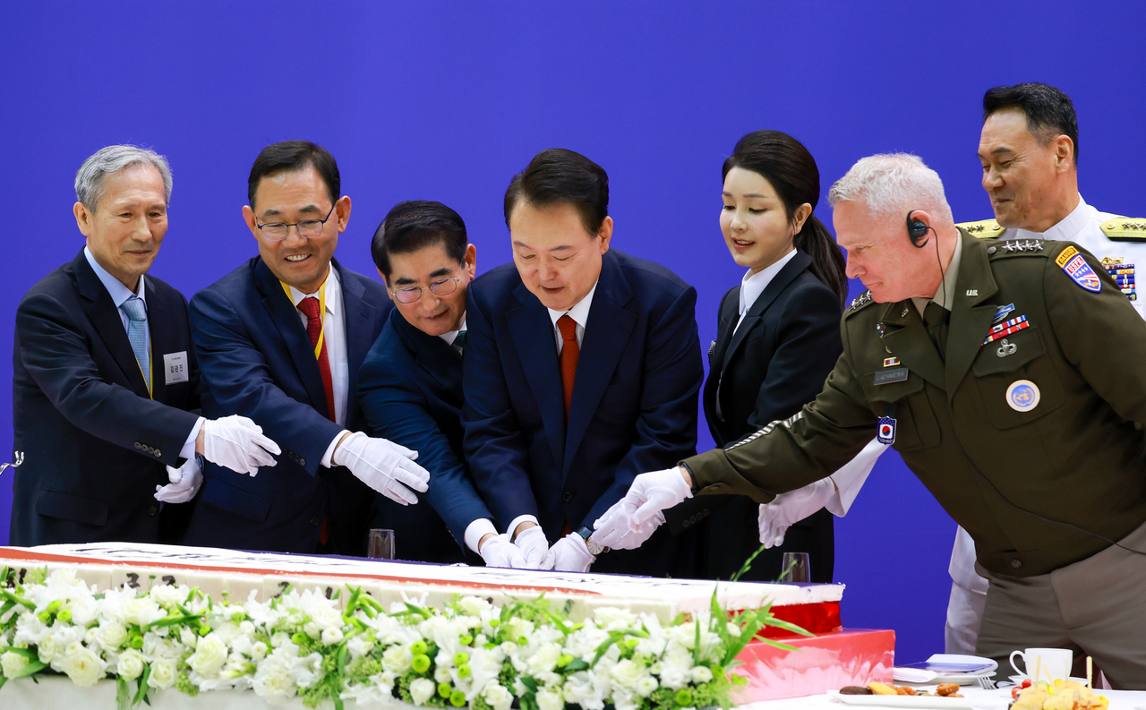 국군의날 경축연 축하 떡케이크 커팅