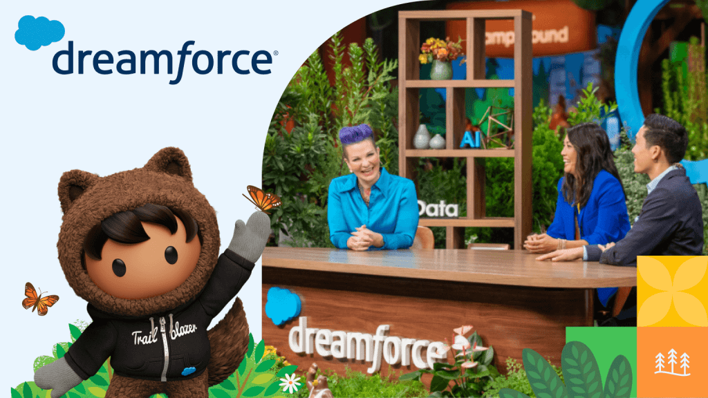 Un groupe de personnes à l'événement Dreamforce souriant et assis à un bureau