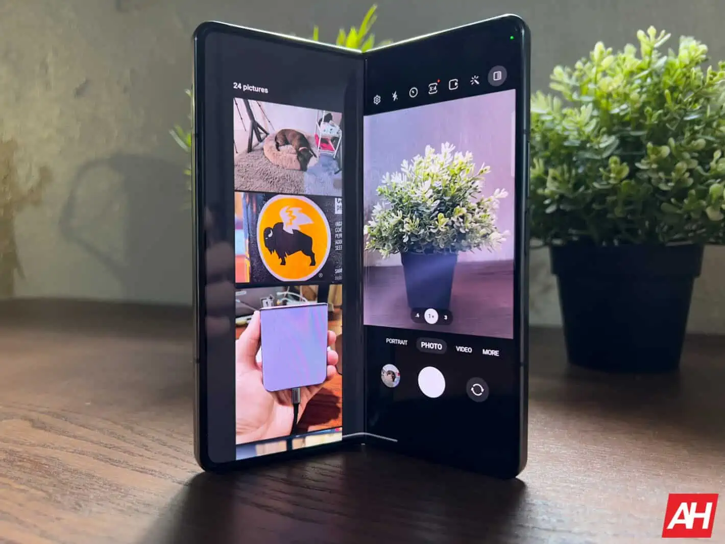 Featured image for Galaxy Z Fold 4 & Flip 4 get August 2023 update widely