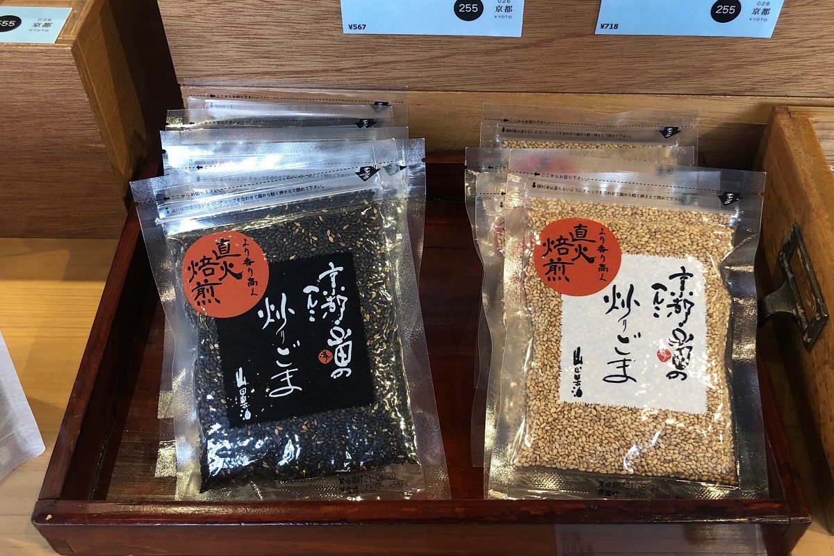 モノは「家」を必要としている　入れ物に愛が感じられる店