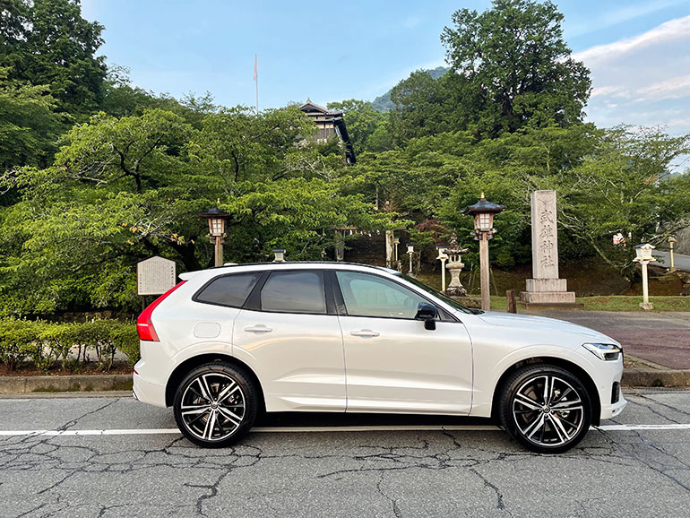 後席も広い余裕あるサイズのSUVとして人気のXC60