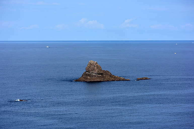 近くの菜種五島よりも年代が一桁違う、若い黒島