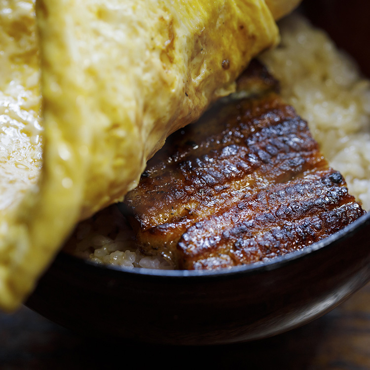 「京極かねよ」の名物「きんし丼」