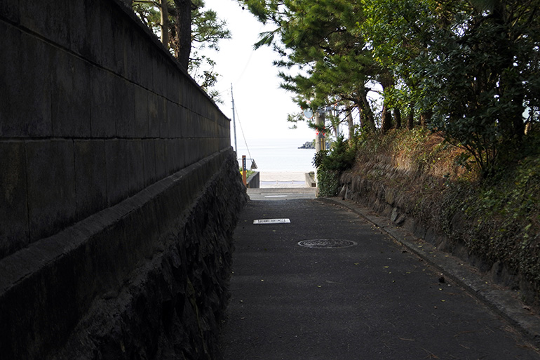 海と和田地区を結ぶ小道