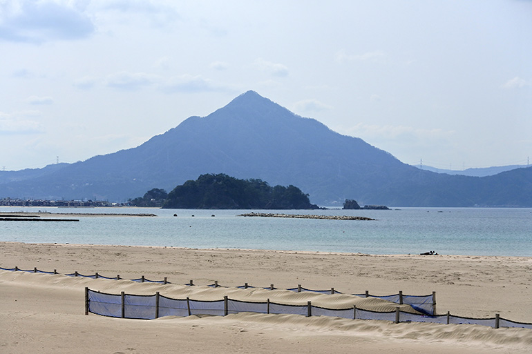 この山を目印に、大陸の人々は日本を目指しました