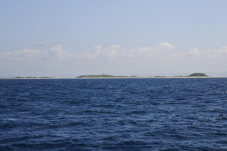 那覇の沖約12キロに浮かぶ、三つの島からなる無人島のチービシ