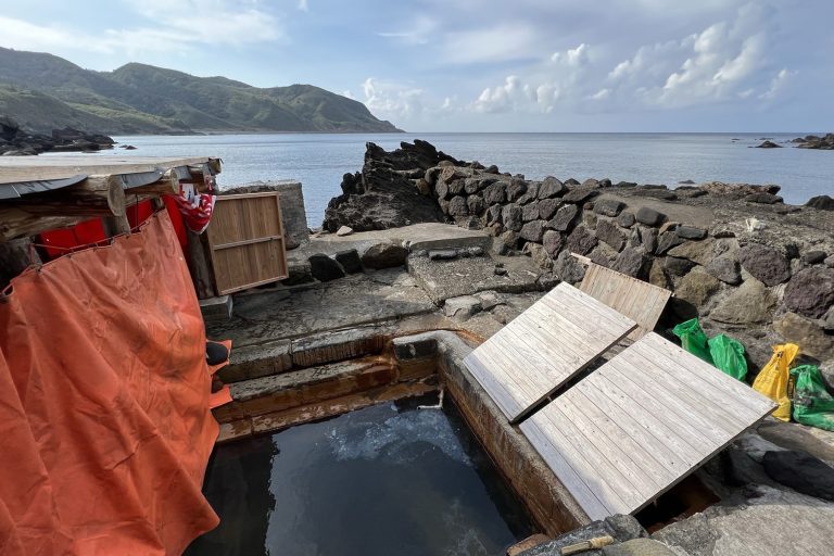 地の恵み、ワイルドな温泉群　口永良部・生きている火山島（後編）