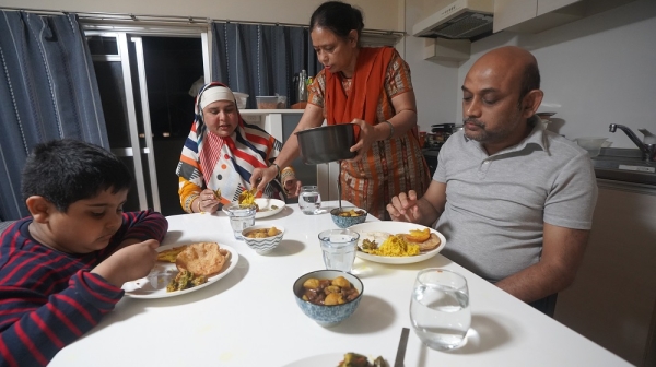 東インド出身ITエンジニア　家族と囲む食卓