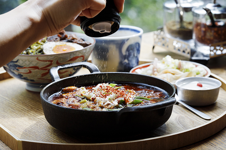 しびれる辛さをお好みで。麻婆豆腐が名物のアジア食堂「かかん京都店」