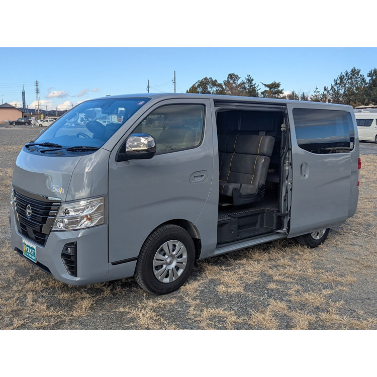 ベース車は日産・キャラバン　標準幅×ロングボディ×標準ルーフ。街中でも取り回ししやすいサイズだ