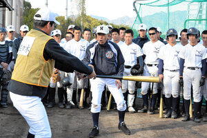 なぜ暴力的な指導はなくならないか　高校野球の若手監督らが真剣討論