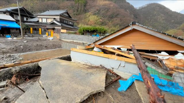 昨年9月の豪雨で被災した深見のまち。人々の暮らしは戻っていない=2024年12月19日、石川県輪島市門前町深見、朝日放送テレビ提供