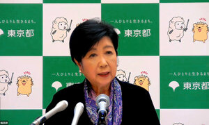 新年度の予算編成に向けた知事査定を終え、取材に応じる東京都の小池百合子知事=2025年1月17日午後5時52分