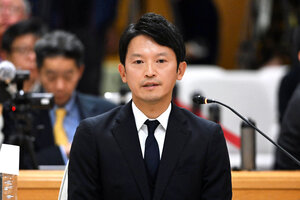 兵庫県議会の百条委員会で証人尋問に応じる斎藤元彦知事=2024年12月25日午後、神戸市中央区の兵庫県庁、代表撮影