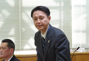 兵庫県議会の警察常任委員会で答弁する県警の村井紀之本部長=2025年1月20日午前11時50分、兵庫県庁、小田健司撮影