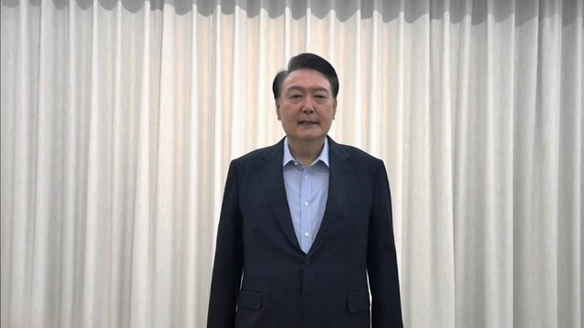 国民向けの談話を発表する尹錫悦大統領=韓国大統領府提供の動画から