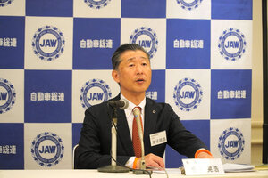 今年の春闘方針などを説明する自動車総連の金子晃浩会長=2025年1月9日、横浜市、西山明宏撮影