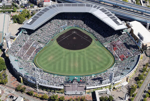 阪神甲子園球場=2024年8月23日午前10時2分、兵庫県西宮市、朝日新聞社ヘリから、林敏行撮影