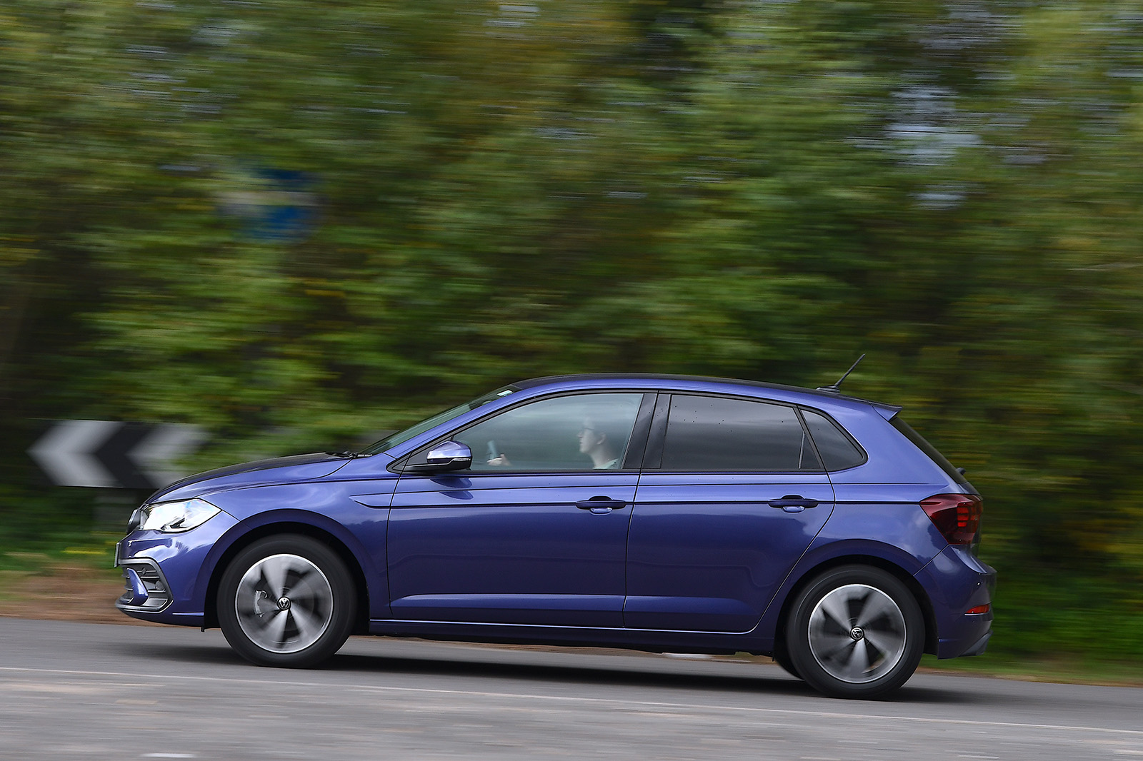 Volkswagen Polo review   side driving