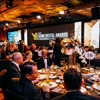 Participantes do evento <em>Going Digital Awards in Infrastructure 2023</em> desfrutando de um jantar de gala.