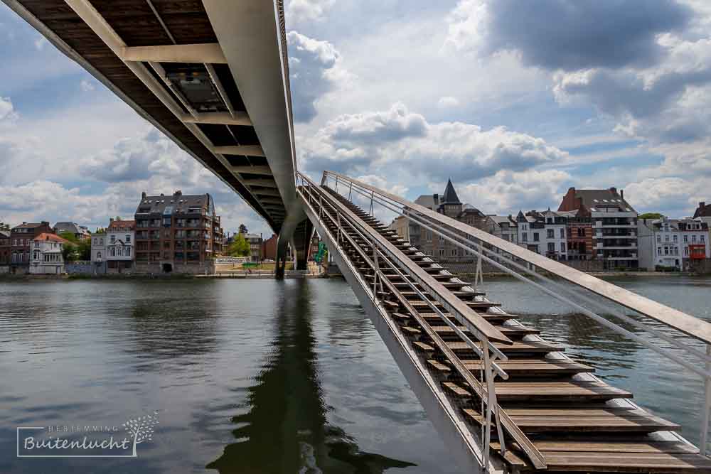 Voetgangersbrug en fietsbrug in Namen