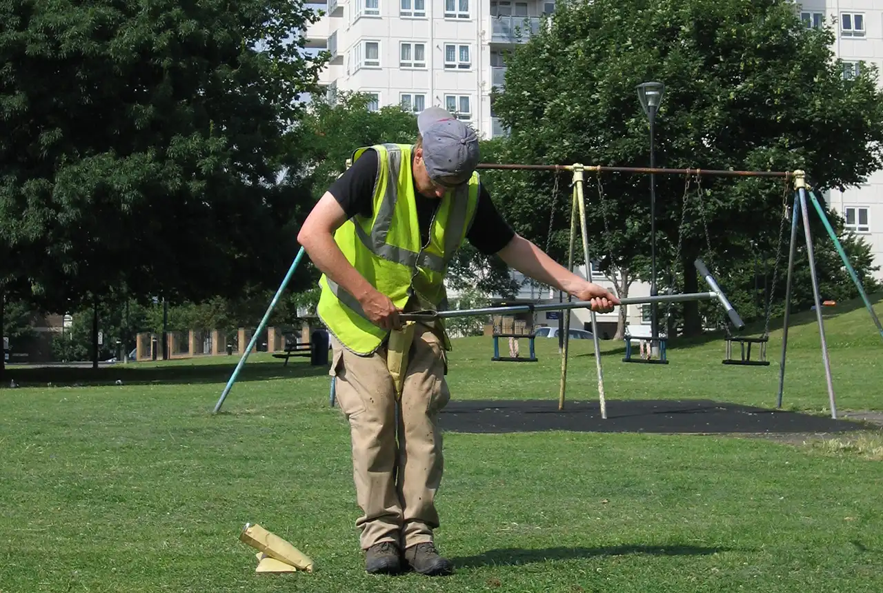 Small cores of soil were collected across 25 different cities from open areas such as parks and gardens. BGS © UKRI.