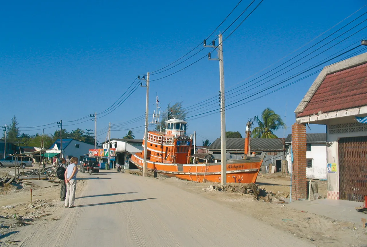 Damage caused in Thailand by the Indian Ocean tsunami of 26 December 2004. BGS © UKRI.