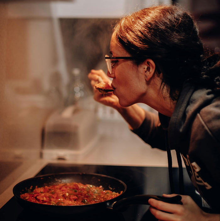 Man Thinks Criticizing GF’s Food With A Presentation Is Funny Until She Gives One To Him