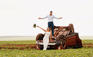 This Couple Turned A Car Accident Into Their Most Memorable Wedding Photos