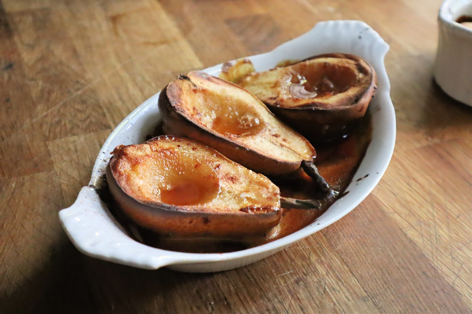 Baked pears drizzled with vanilla-kissed maple syrup is an easy fall dessert. (Gretchen McKay/Pittsburgh Post-Gazette/TNS)