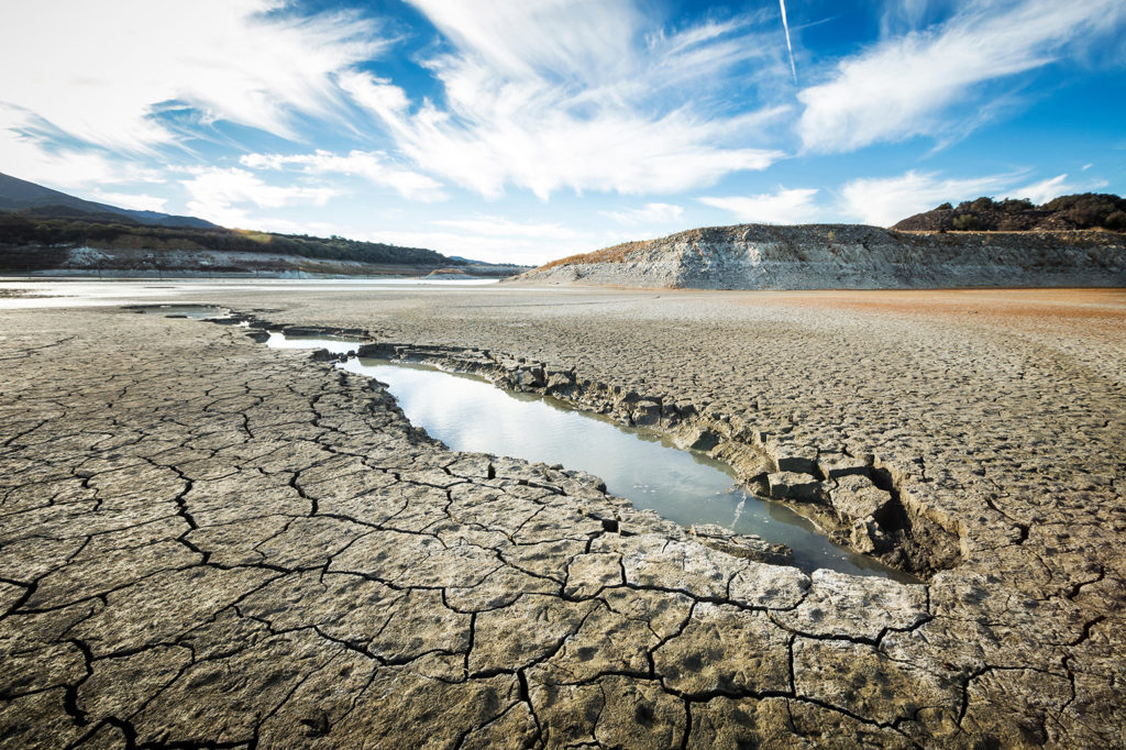 Cachuma Lake, California, USA. 2nd December, 2015. As the severe drought in California continues for a fourth straight year, water levels in the state's lakes and reservoirs are reaching historic lows. Cachuma Lake, the primary source of drinking water for about one quarter of a million residents on the Central Coast, was at 14 percent capacity as of December 2, 2015.