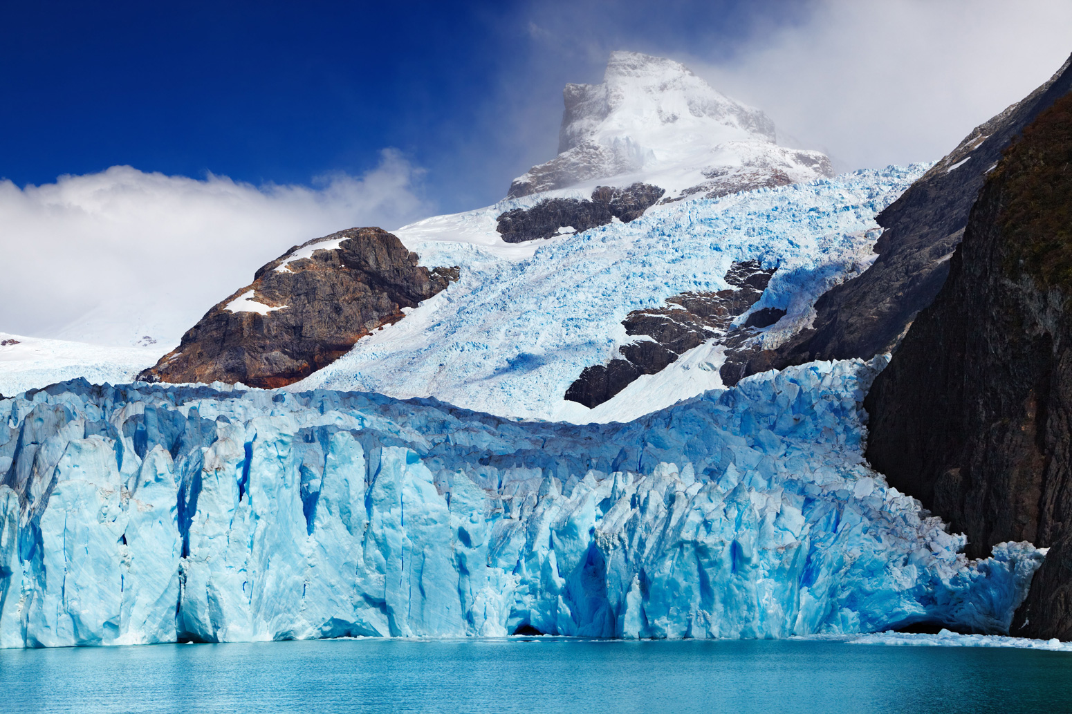 Argentino Lake in Argentina_large_DTJRJT