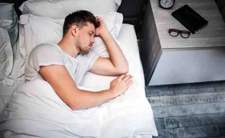 How Using a Thin Pillow Can Help Construction Workers Sleep Better and Stay Healthy