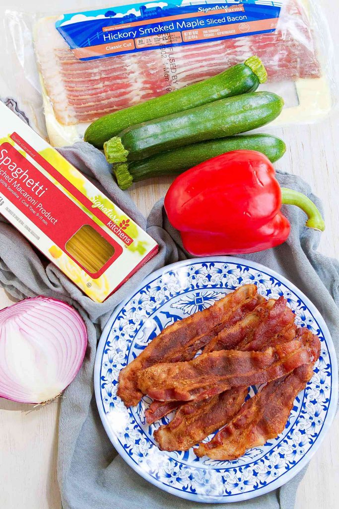 This Grilled Vegetable Salad with Bacon and Spaghetti is the perfect melding of flavors and textures. Great summertime salad! 221 calories and 7 Weight Watchers Freestyle SP