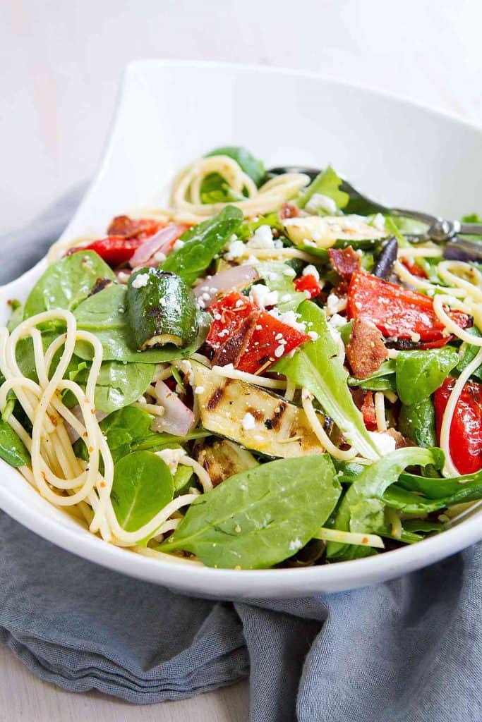 This Grilled Vegetable Salad with Bacon and Spaghetti is the perfect melding of flavors and textures. Great summertime salad! 221 calories and 7 Weight Watchers Freestyle SP