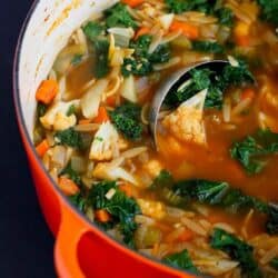 Whole Wheat Orzo, Cauliflower and Kale Soup {Vegan}...A fantastic, hearty soup that's packed with vegetables! 205 calories and 4 Weight Watchers Freestyle SP #cleaneating