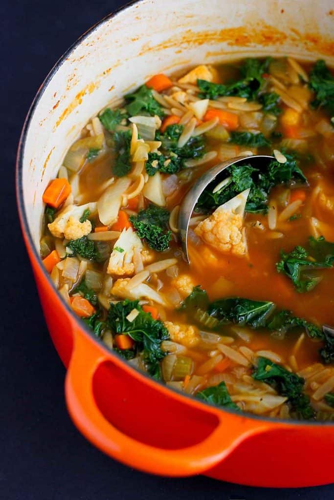 Whole Wheat Orzo, Cauliflower and Kale Soup {Vegan}...A fantastic, hearty soup that's packed with vegetables! 205 calories and 4 Weight Watchers Freestyle SP #cleaneating