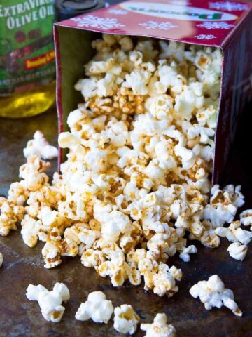 Love taco flavors? Love popcorn? Put them together in this healthy Taco Popcorn for an easy, whole grain snack! 102 calories and 3 Weight Watchers Freestyle SP