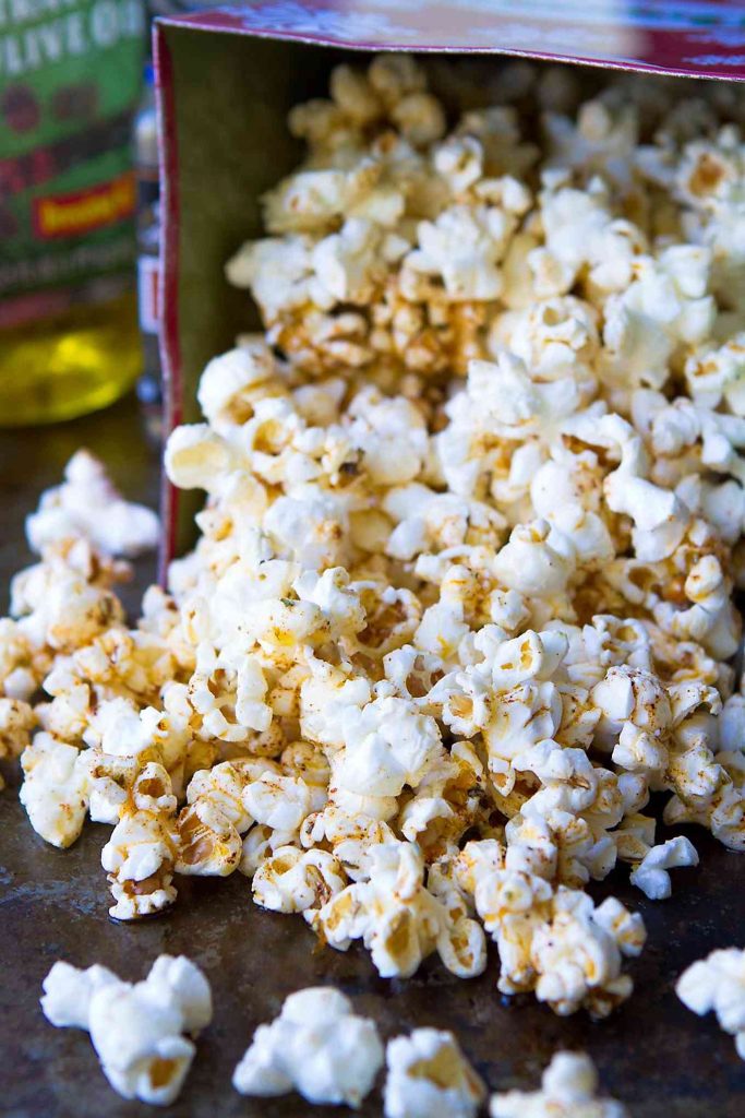 Make a batch of this healthy popcorn recipe in minutes. Drizzling with a taco seasoned olive oil makes it positively addictive! 102 calories and 3 Weight Watchers Freestyle SP