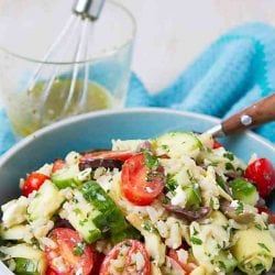 This 15-minute Greek Rice Salad recipe is packed with veggies and tossed with a light lemon vinaigrette. Perfect for potlucks! 125 calories and 4 Weight Watchers Freestyle SP #glutenfree #salad #Greek #healthy #recipe