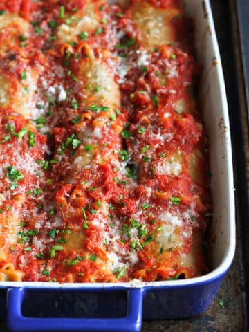 The flavors in these vegetarian lasagna rolls are the definition of comfort food! Roasted eggplant, zucchini and mushroom give a great meaty texture and smoky flavor to this healthy dinner recipe. 185 calories and 6 Weight Watcher Freestyle SP #lasagna #pasta #vegetarian #weightwatchers