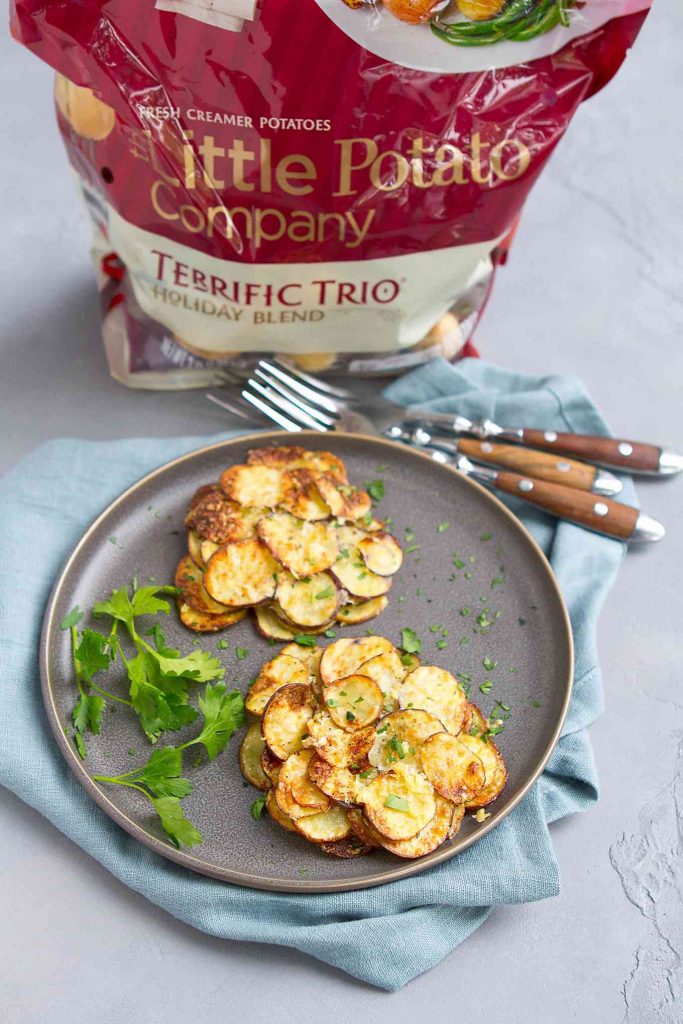 This potato rose recipe will blow away your guests! Tender, crispy and cheesy, these are made in the Air Fryer or oven. 114 calories and 4 Weight Watchers SP | Vegetarian | How to Make | Recipes | Healthy | Potatoes #airfryerrecipes #howtomake #potatorose #healthysides #sidedishes #holidaysides