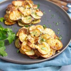 Take your dinner parties to the next level with these Air Fryer Potato Roses. Cheesy, herb-scented and absolutely delicious! 114 calories and 4 Weight Watchers SP | Vegetarian | How to Make | Recipes | Healthy | Potatoes #airfryer #potatoroses #smartpoints #weightwatchers #airfryerrecipes #holidays