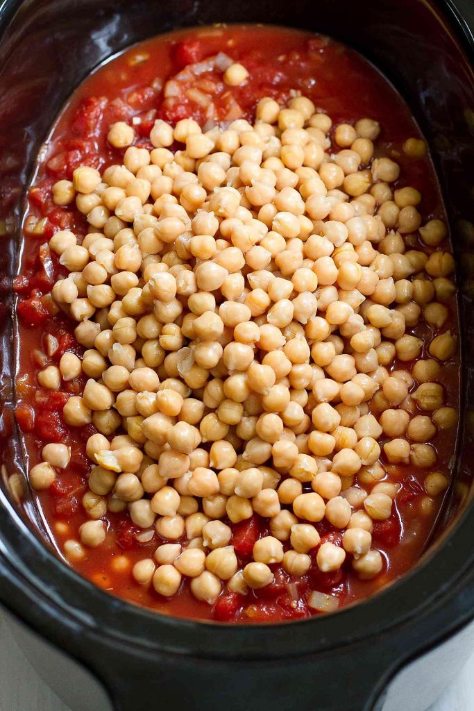 Cooked chickpeas in a slow cooker