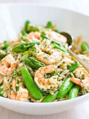 Welcome spring with this Shrimp Pasta Primavera Salad! Packed with asparagus and snap peas, it’s perfect for a light dinner or picnic lunch. 219 calories and 4 Weight Watchers SP | With Lemon Dressing | Easy | Healthy | Recipes | Summer | Cold | Best | Orzo #pastasalad #picnicrecipes #potluckrecipes #shrimprecipes #weightwatchers #smartpoints