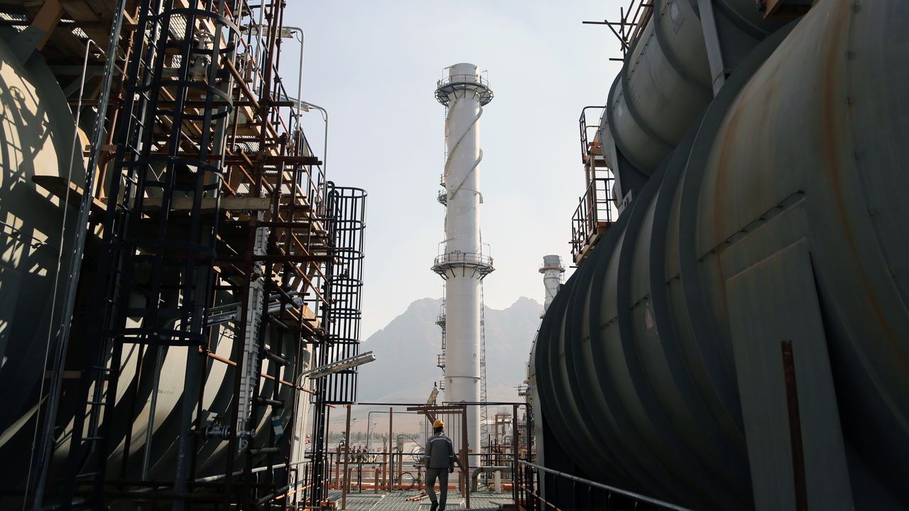 A general view of Isfahan Refinery, one of the largest refineries in Iran.