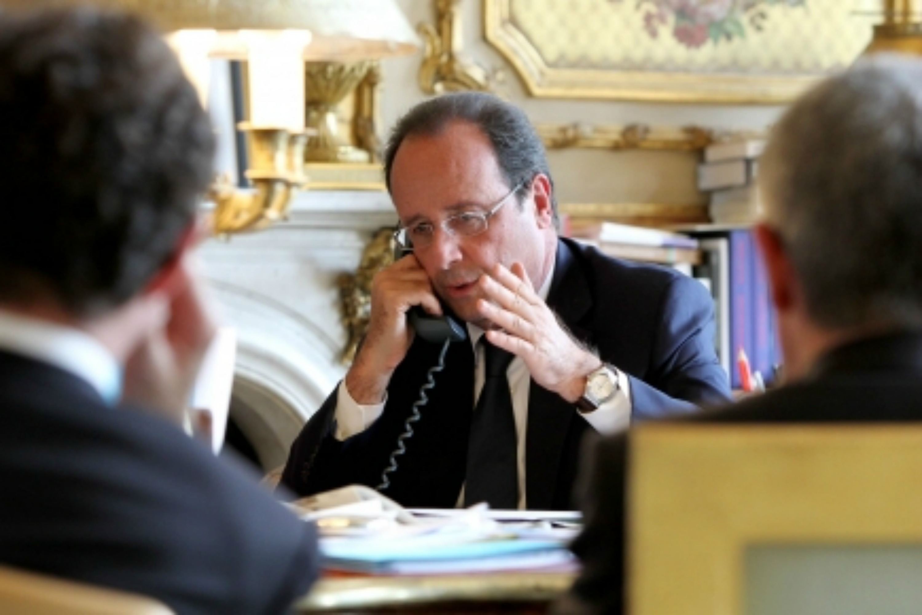 François Hollande on the phone with Vladimir Putin [French Presidency website]