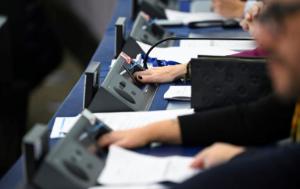 Voting machines and Members using their voting cards