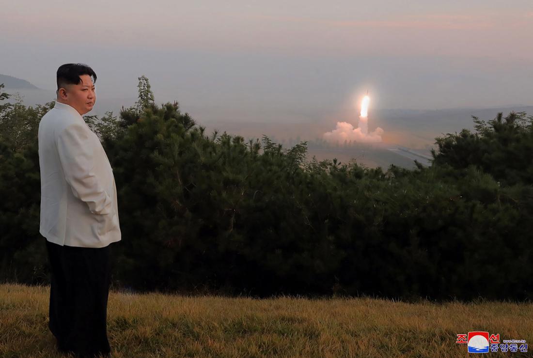 Kim Jong-un beobachtet einen Raketentest